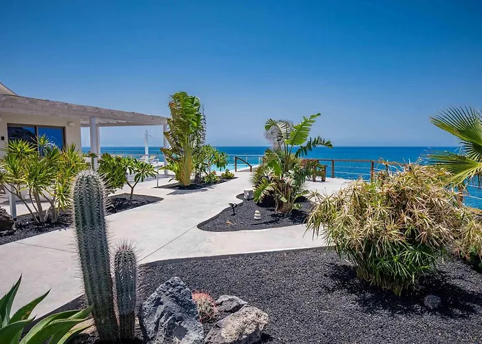 Etti-paradise La Ballena *